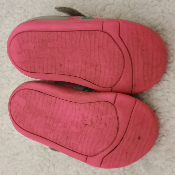 10 For $10 Sneakers Size 4 - Picture 4 of 4